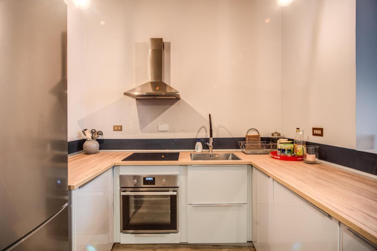 Stylish And Spacious Apartment Next To The Colosseum Roma Exterior foto