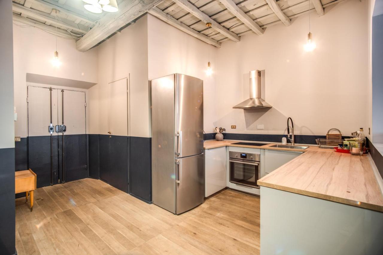 Stylish And Spacious Apartment Next To The Colosseum Roma Exterior foto