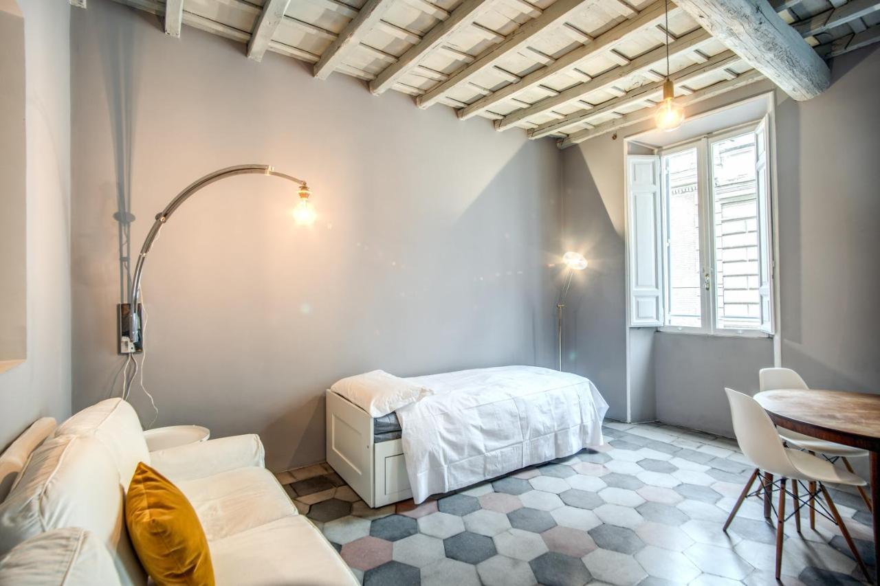 Stylish And Spacious Apartment Next To The Colosseum Roma Exterior foto