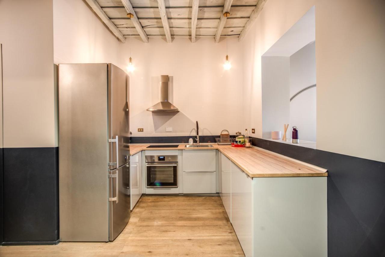 Stylish And Spacious Apartment Next To The Colosseum Roma Exterior foto